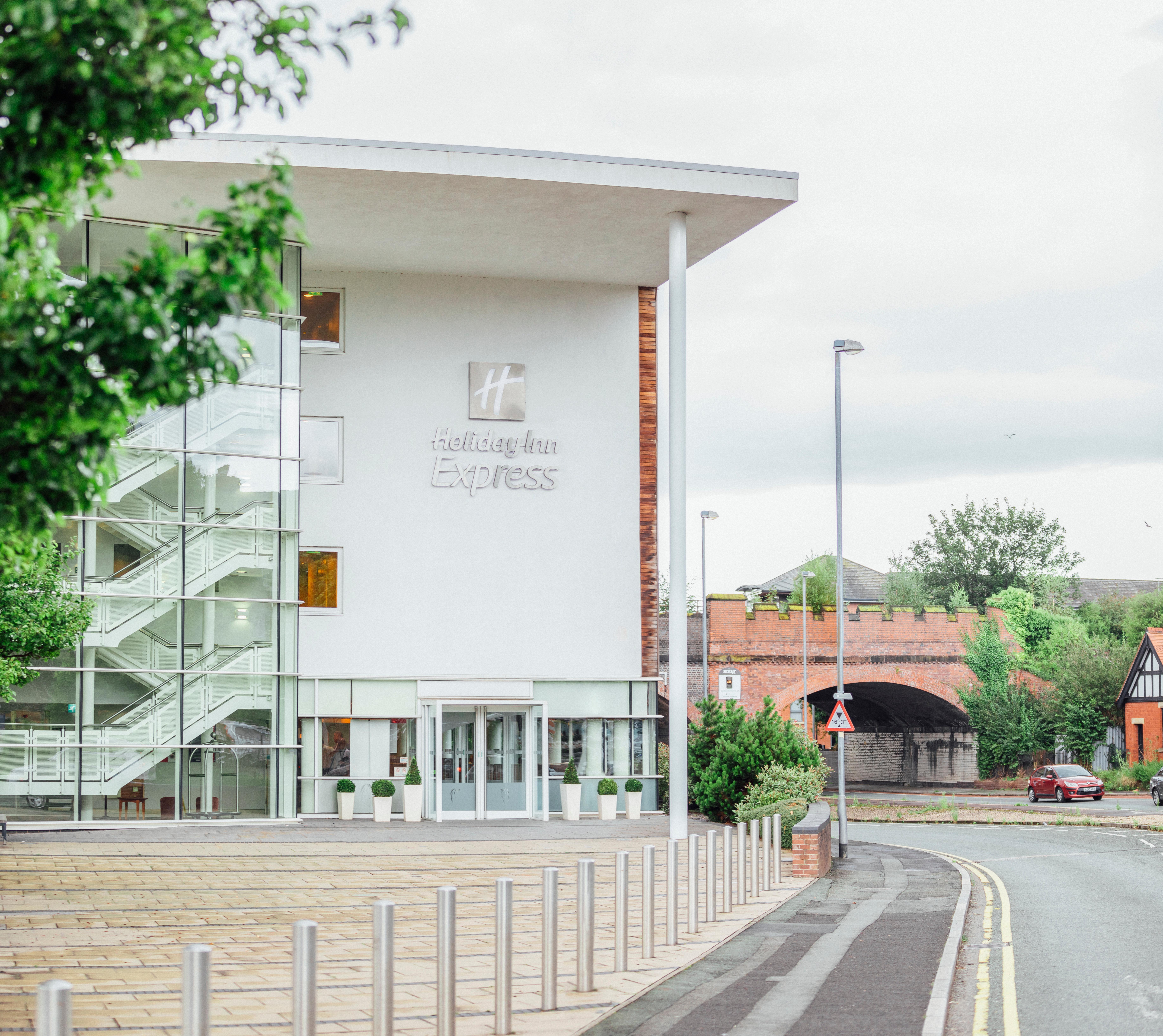 Holiday Inn Express, Chester Racecourse By Ihg Exterior foto